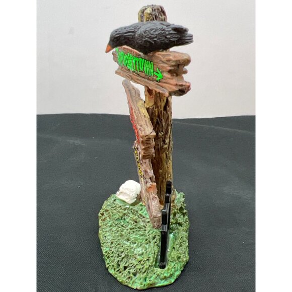 Lemax Spooky Town Signpost Figurine Halloween Decor 2009 Exclusive Collectible - Picture 4 of 7